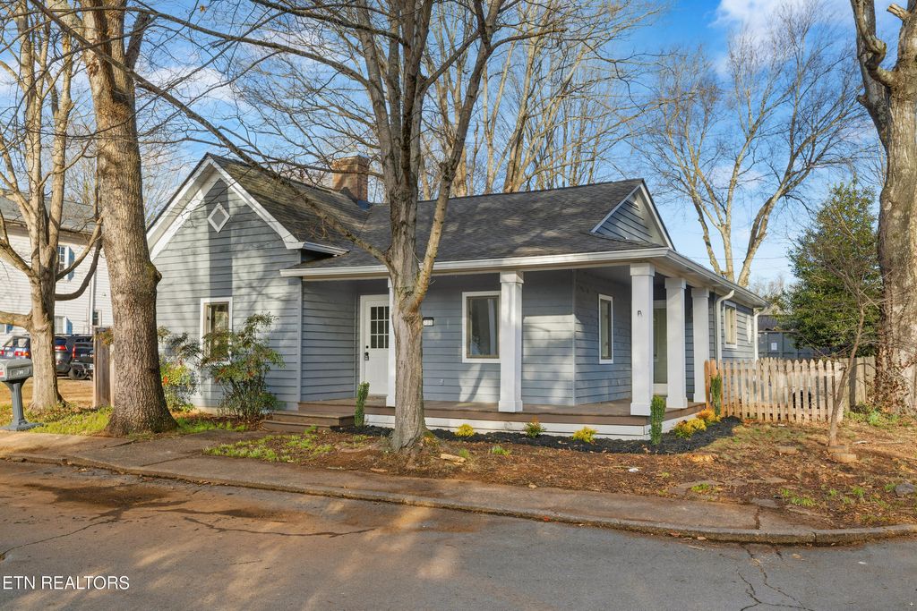 Photo of 700 Wharf St, Loudon, TN 37774 (MLS # 1329315)