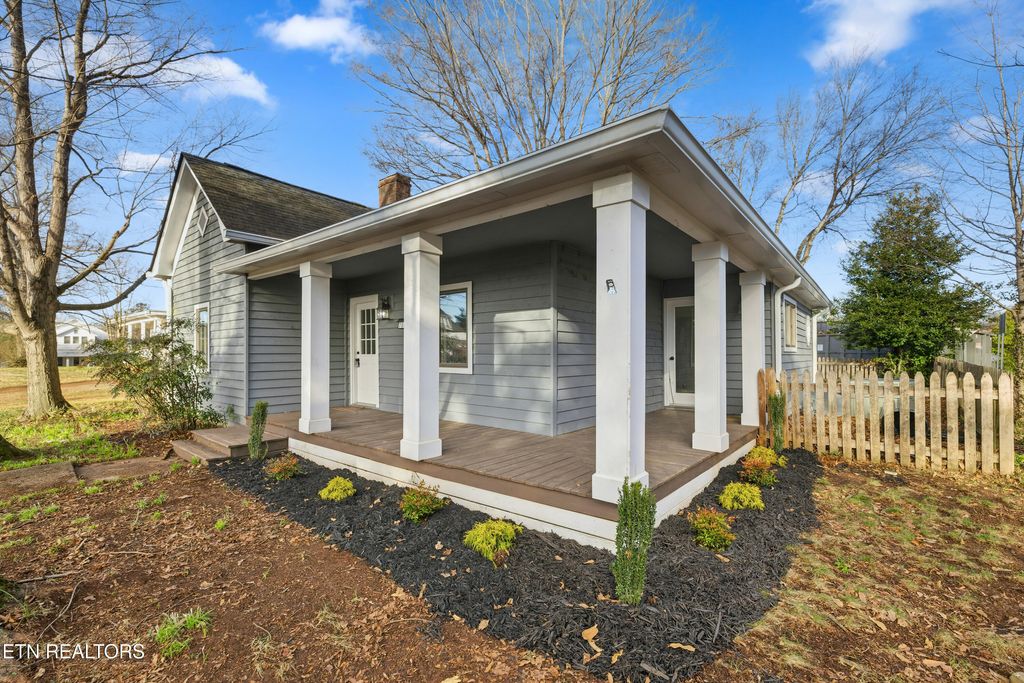 Photo of 700 Wharf St, Loudon, TN 37774 (MLS # 1329315)