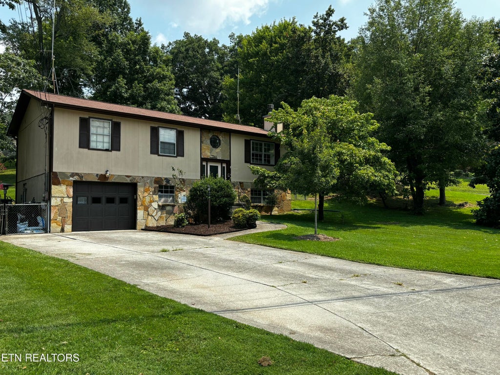 Photo of 5848 Outer Drive, Knoxville, TN 37921 (MLS # 1349962)