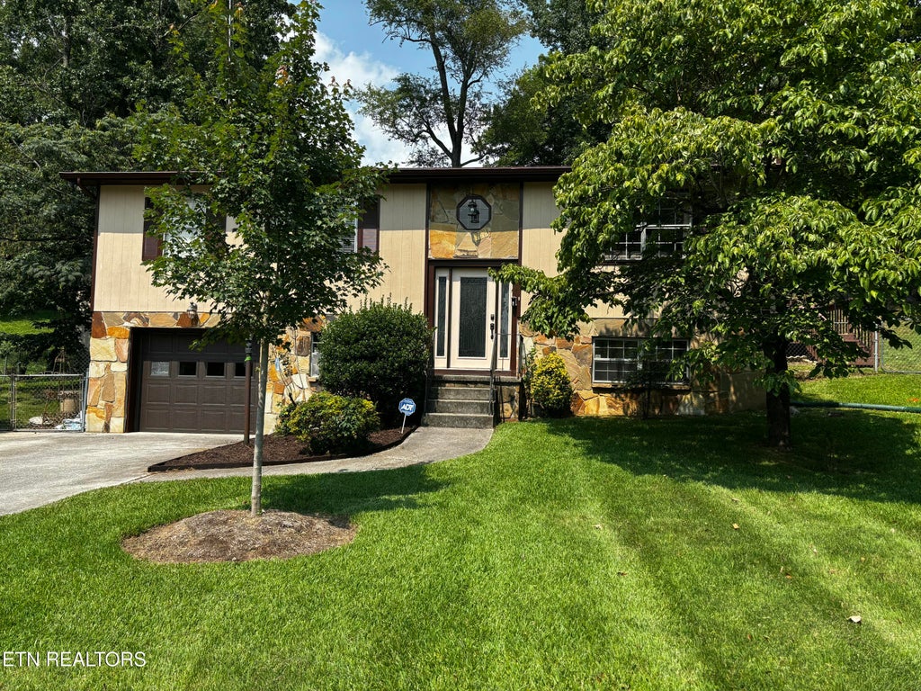 Photo of 5848 Outer Drive, Knoxville, TN 37921 (MLS # 1349962)