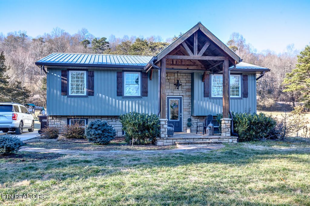 Photo of 9526 Crisman Rd, Heiskell, TN 37754 (MLS # 1288288)