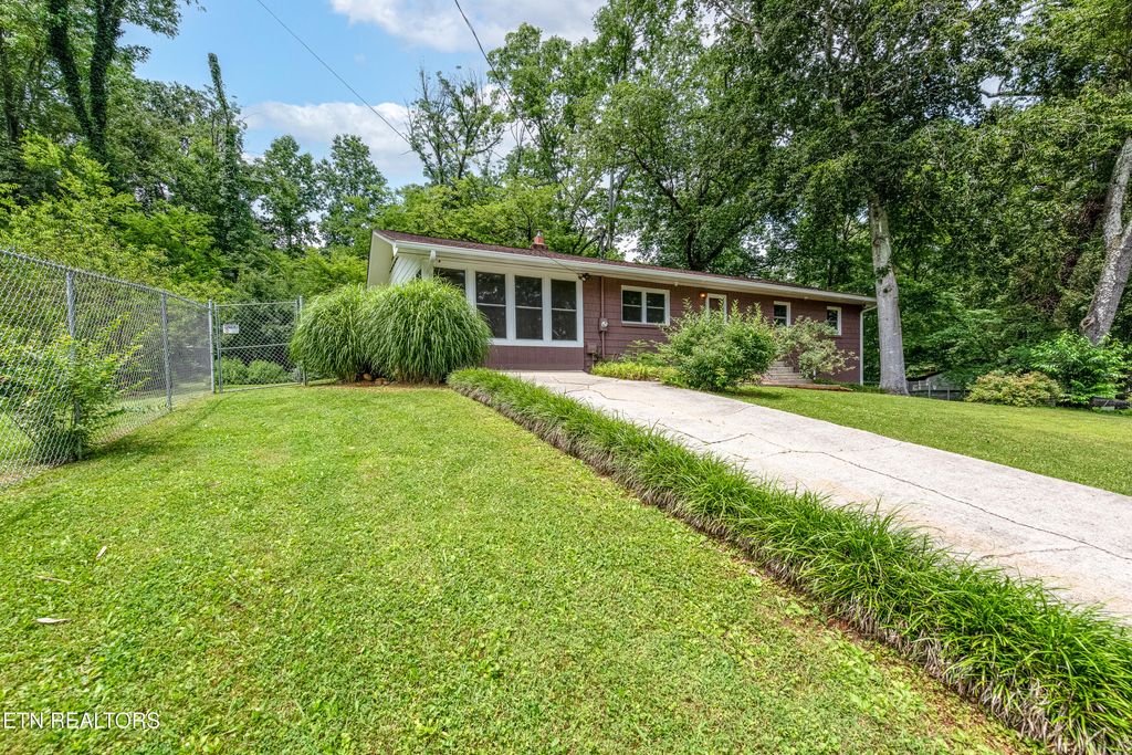 Photo of 4931 Island Home Rd, Louisville, TN 37777 (MLS # 1303725)