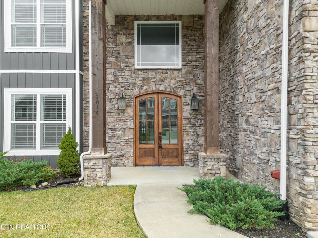 Photo of 2016 Highlands Ridge Lane, Knoxville, TN 37932 (MLS # 1325085)