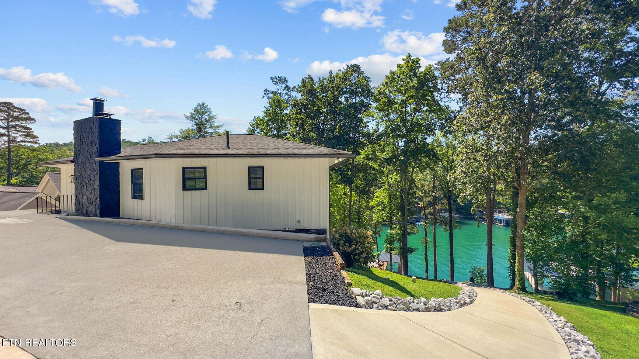 1339 Cove Point
