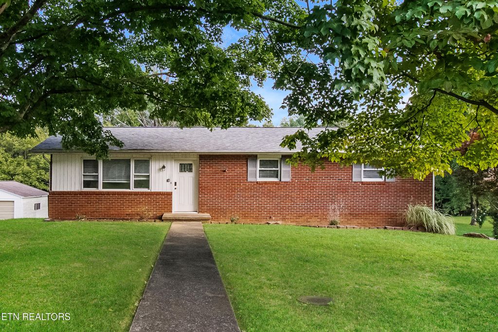 Photo of 6113 Clayberry Drive, Knoxville, TN 37931 (MLS # 1325762)