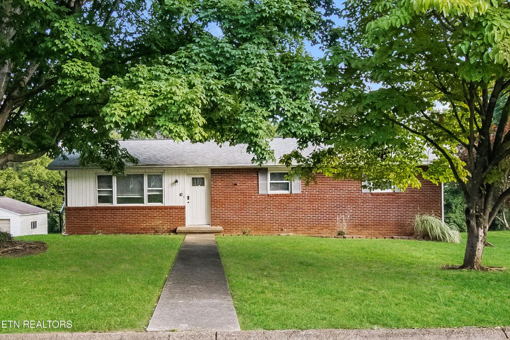 Photo of 6113 Clayberry Drive, Knoxville, TN 37931 (MLS # 1325762)