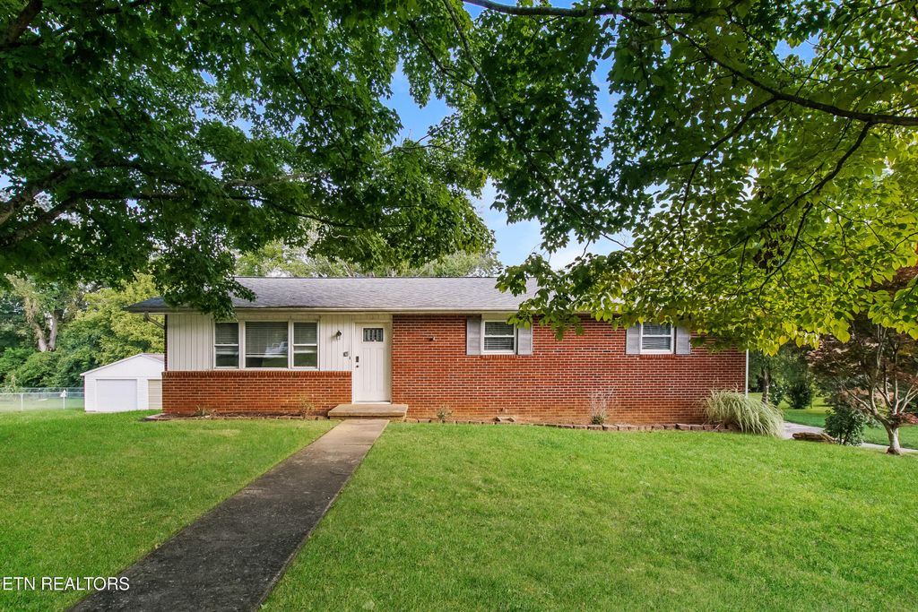Photo of 6113 Clayberry Drive, Knoxville, TN 37931 (MLS # 1325762)
