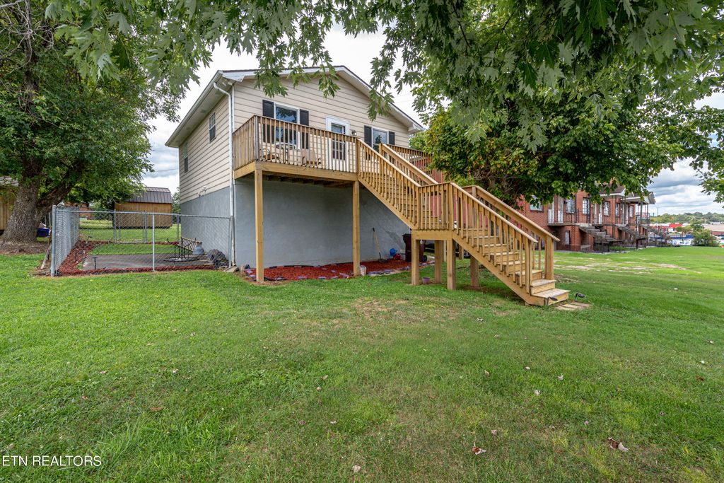 Photo of 158 Badgett St St, Alcoa, TN 37701 (MLS # 1269776)