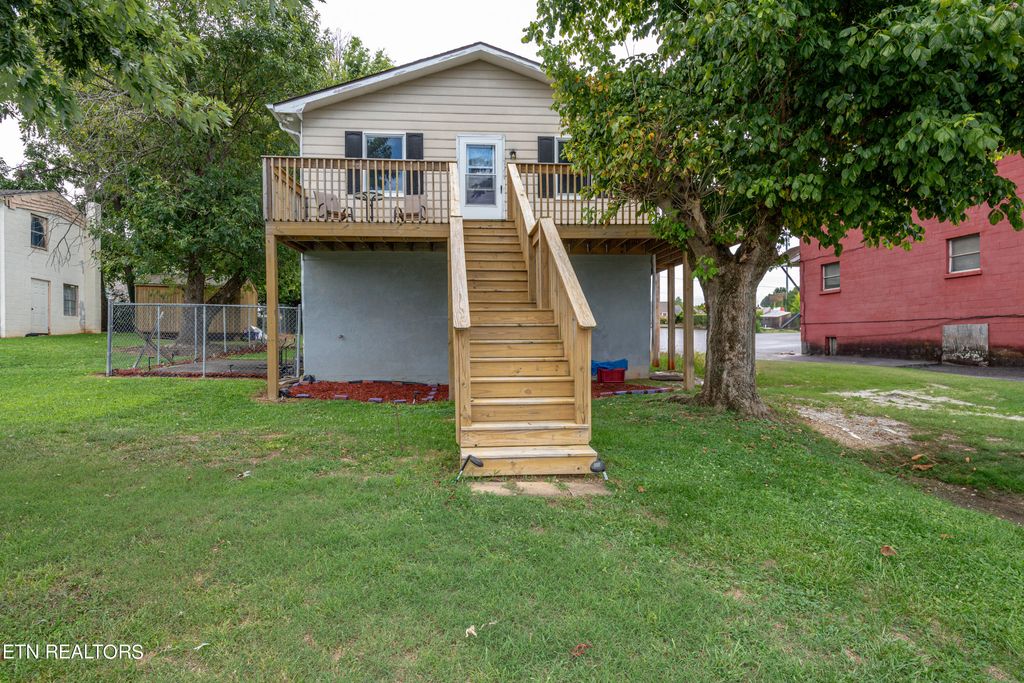 Photo of 158 Badgett St St, Alcoa, TN 37701 (MLS # 1269776)