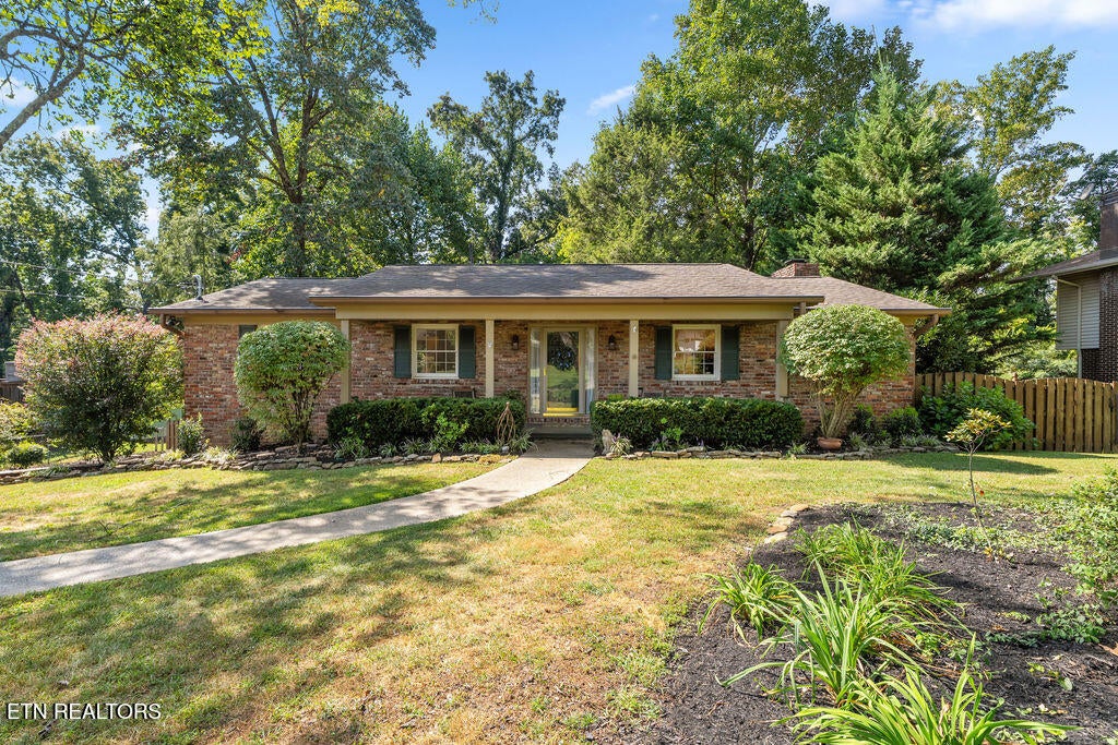 Photo of 929 Corning Rd, Knoxville, TN 37923 (MLS # 1354985)