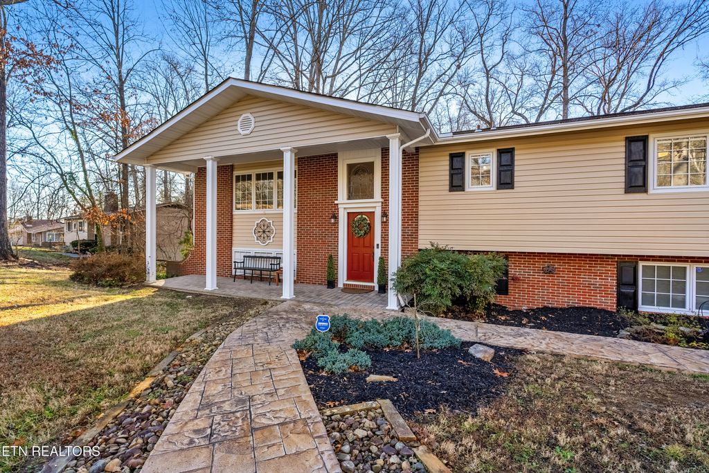 Photo of 135 Normandy Rd, Oak Ridge, TN 37830 (MLS # 1325629)