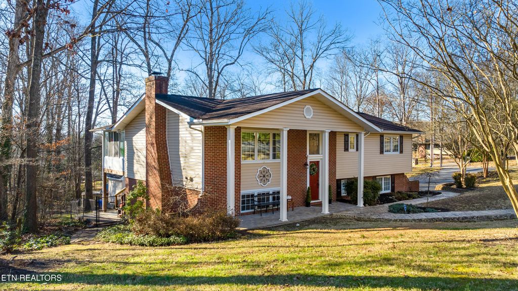 Photo of 135 Normandy Rd, Oak Ridge, TN 37830 (MLS # 1325629)