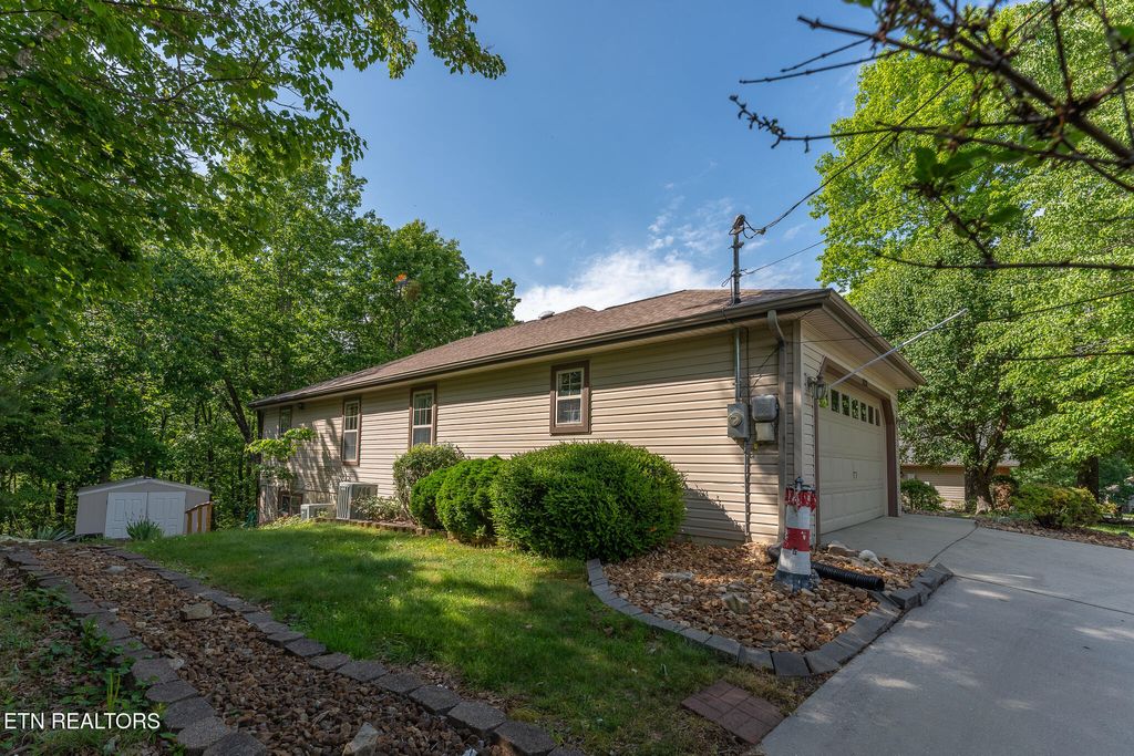 Photo of 122 Mariners Drive, Crossville, TN 38558 (MLS # 1301914)
