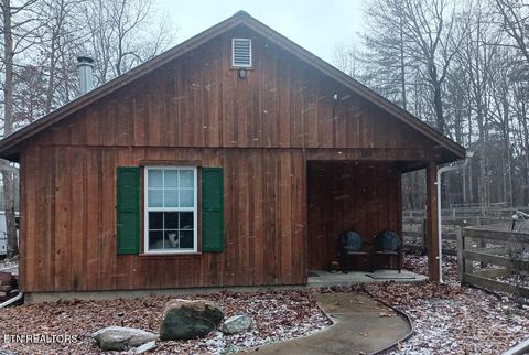 Photo of 684 Spruce Creek Drive, Jamestown, TN 38556 (MLS # 1341002)