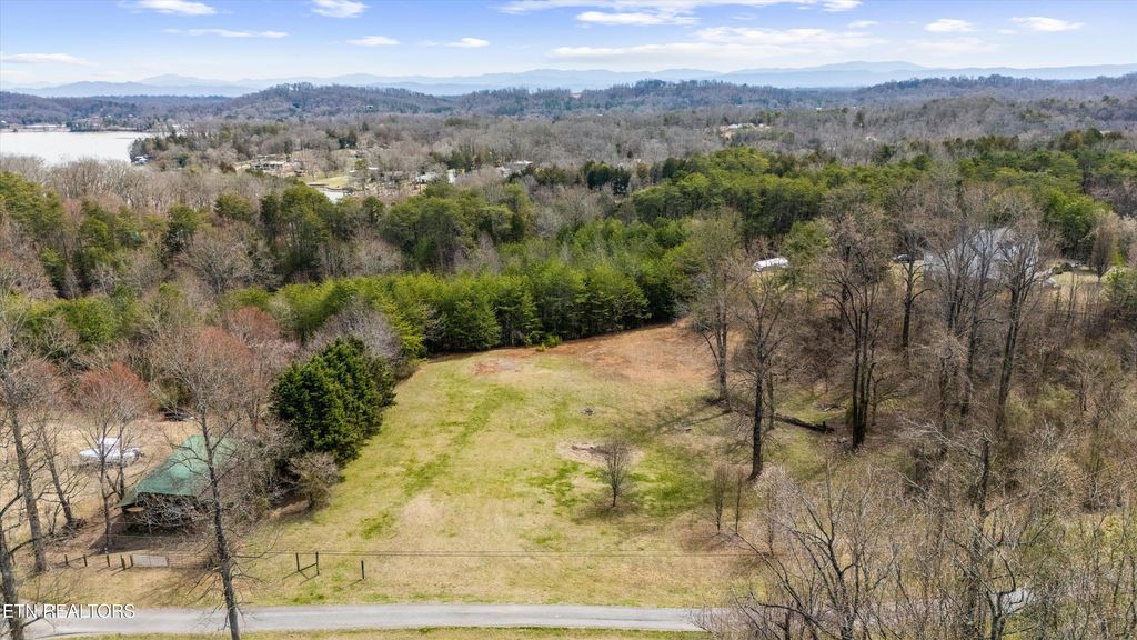 Photo of 136 Hidden Circle, Louisville, TN 37777 (MLS # 1292942)