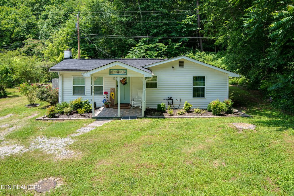 Photo of 193 Laurel Hollow Rd, Clinton, TN 37716 (MLS # 1303954)