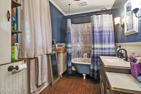Tiny photo for 514 Clinton St, Harriman, TN 37748 (MLS # 1318933)