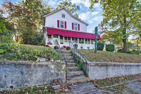 Photo of 514 Clinton St, Harriman, TN 37748 (MLS # 1318933)