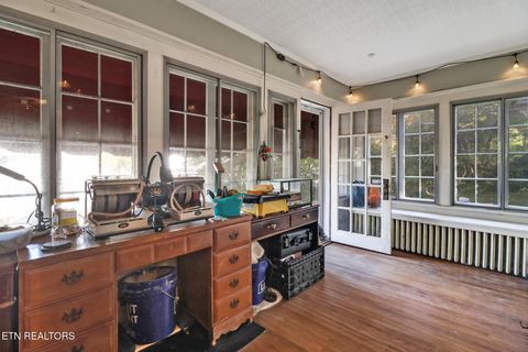 Tiny photo for 514 Clinton St, Harriman, TN 37748 (MLS # 1318933)