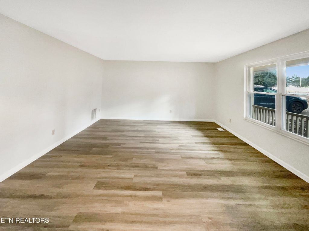 Photo of 1012 Kensington Blvd, Maryville, TN 37803 (MLS # 1324588)