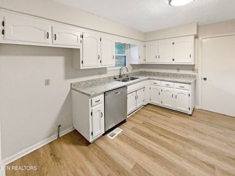 Tiny photo for 1012 Kensington Blvd, Maryville, TN 37803 (MLS # 1324588)