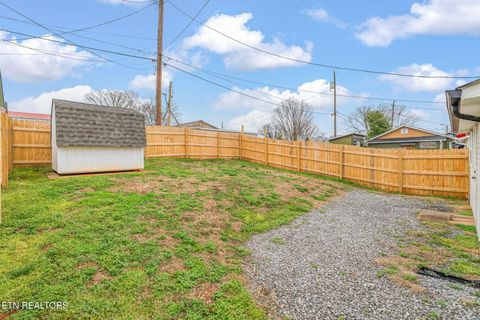 Tiny photo for 701 Poplar St, Loudon, TN 37774 (MLS # 1331153)
