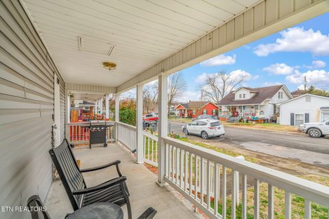 Tiny photo for 701 Poplar St, Loudon, TN 37774 (MLS # 1331153)