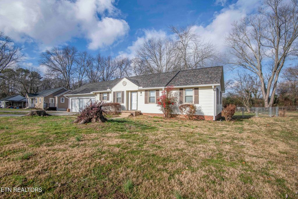 Photo of 209 N Laurel Circle, Knoxville, TN 37912 (MLS # 1335408)