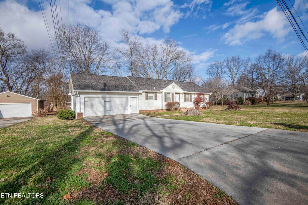 Photo of 209 N Laurel Circle, Knoxville, TN 37912 (MLS # 1335408)