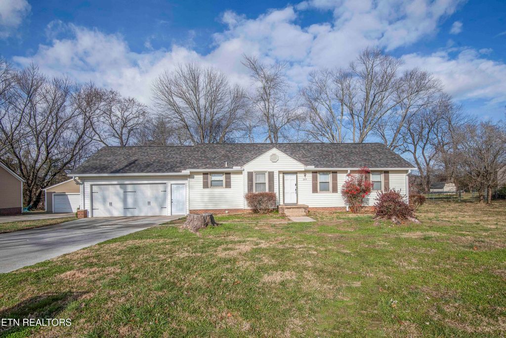 Photo of 209 N Laurel Circle, Knoxville, TN 37912 (MLS # 1335408)
