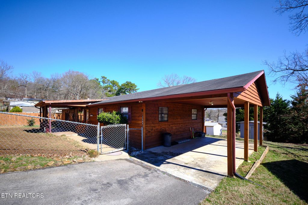 Photo of 2004 Flagler Rd, Knoxville, TN 37912 (MLS # 1331046)