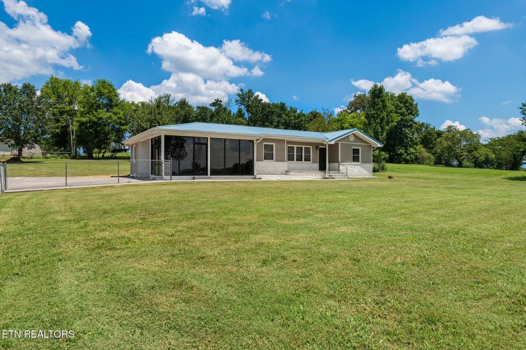 Photo of 212 Teague Drive, Madisonville, TN 37354 (MLS # 1307239)