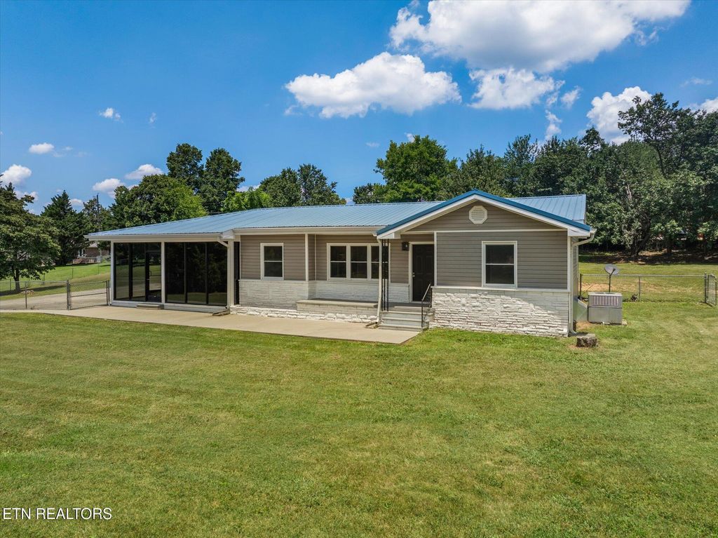 Photo of 212 Teague Drive, Madisonville, TN 37354 (MLS # 1307239)