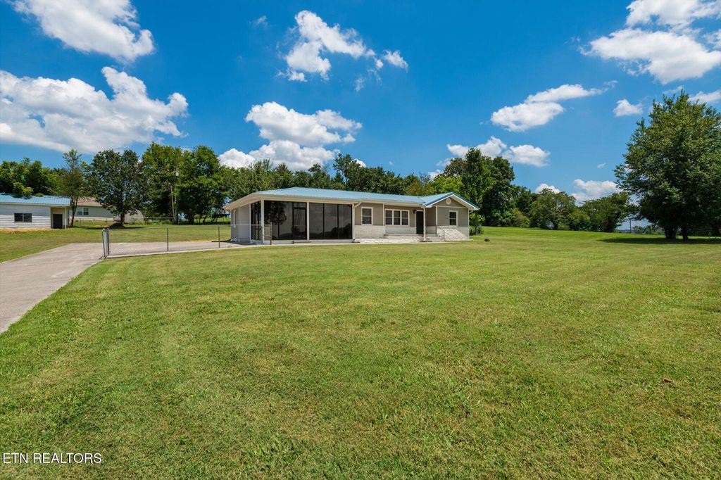 Photo of 212 Teague Drive, Madisonville, TN 37354 (MLS # 1307239)