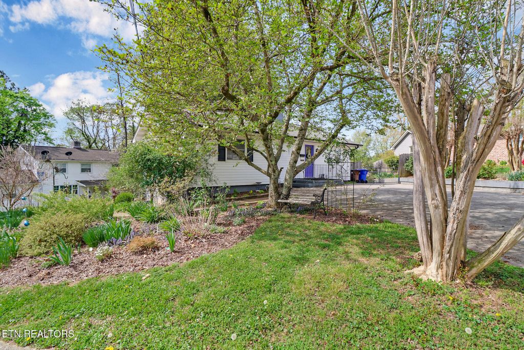 Photo of 101 Tabor Rd, Oak Ridge, TN 37830 (MLS # 1335004)