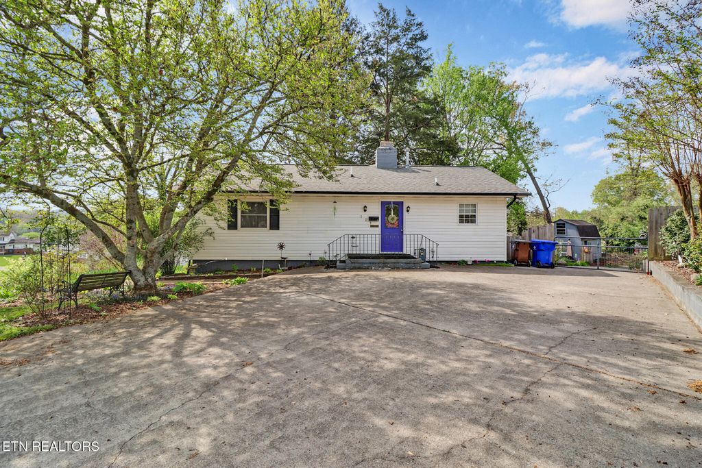 Photo of 101 Tabor Rd, Oak Ridge, TN 37830 (MLS # 1335004)