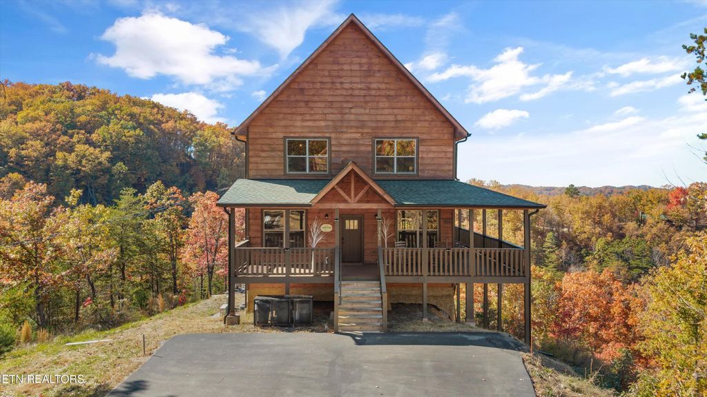 Photo of 3165 Bear Mountain Lane, Sevierville, TN 37876 (MLS # 1321425)