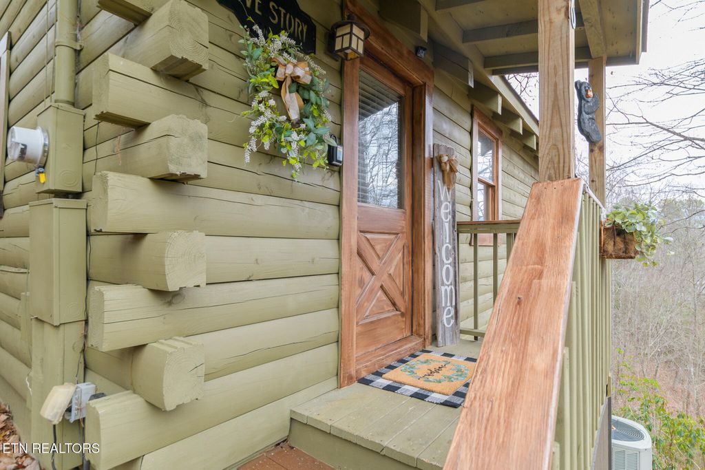 Photo of 846 Maple Hill Way, Gatlinburg, TN 37738 (MLS # 1289284)
