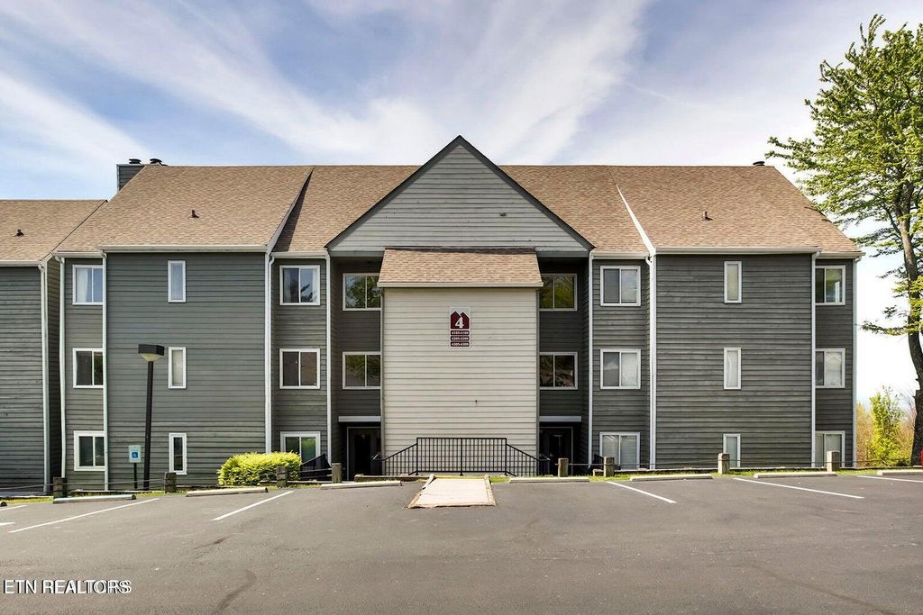 Photo of 1260 Ski View Drive #APT 4308, Gatlinburg, TN 37738 (MLS # 1306759)