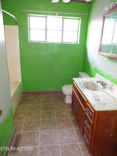 Tiny photo for 560 Margrave Drive, Harriman, TN 37748 (MLS # 1317293)