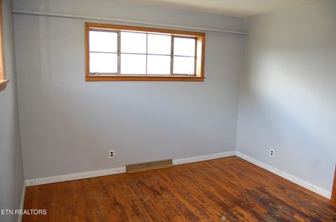 Tiny photo for 560 Margrave Drive, Harriman, TN 37748 (MLS # 1317293)