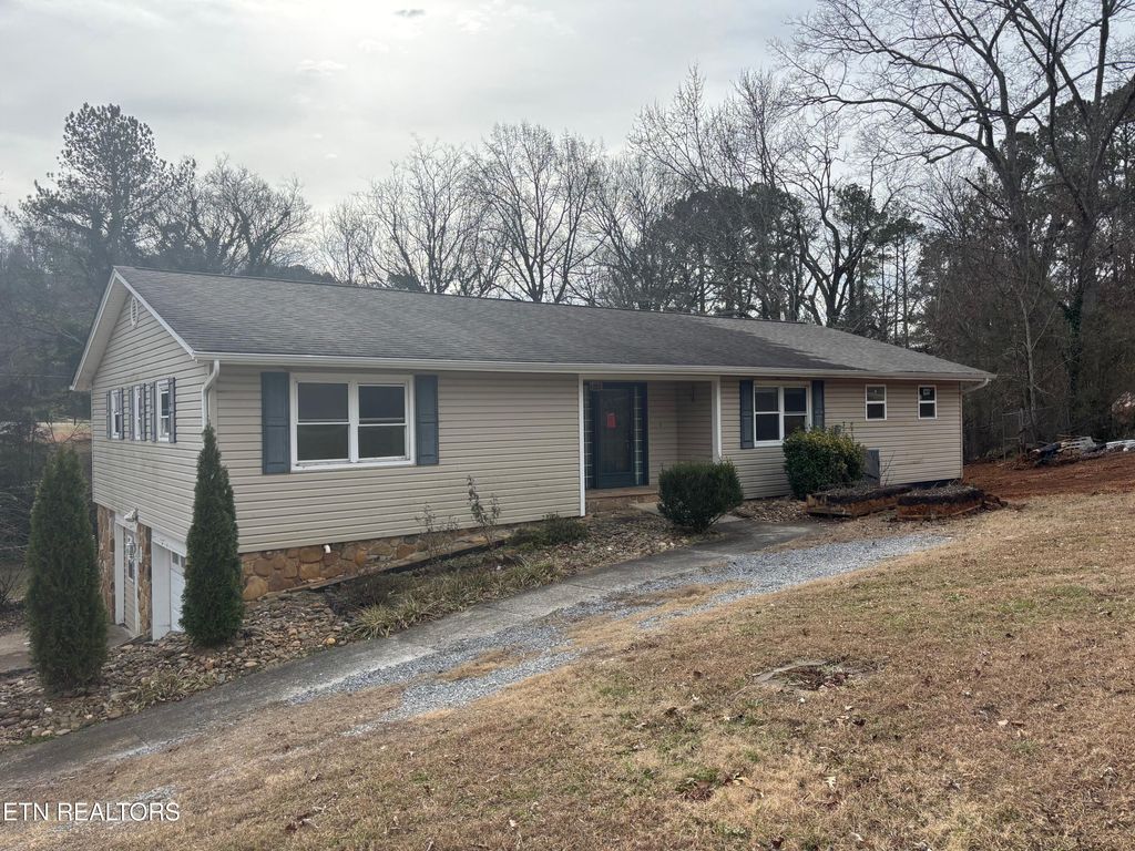 Photo of 1510 Hillvale Rd, Louisville, TN 37777 (MLS # 1324444)