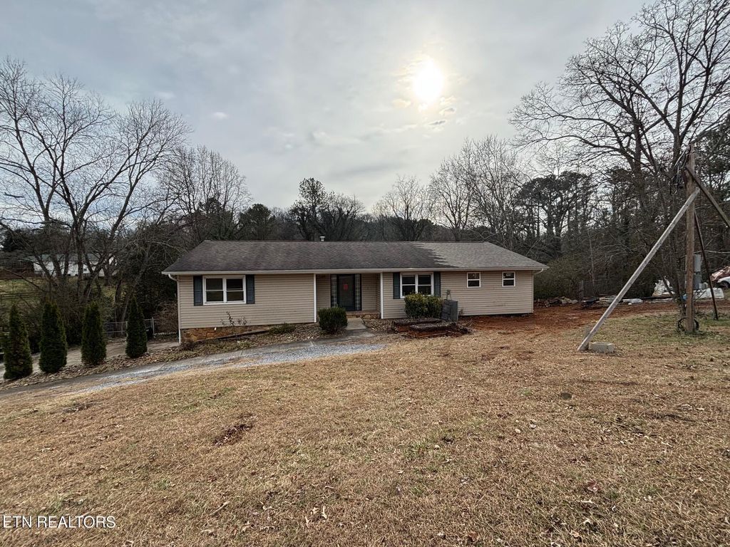 Photo of 1510 Hillvale Rd, Louisville, TN 37777 (MLS # 1324444)