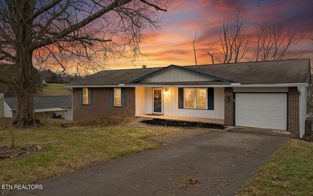 Photo of 1305 Whittbier Drive, Knoxville, TN 37932 (MLS # 1329526)