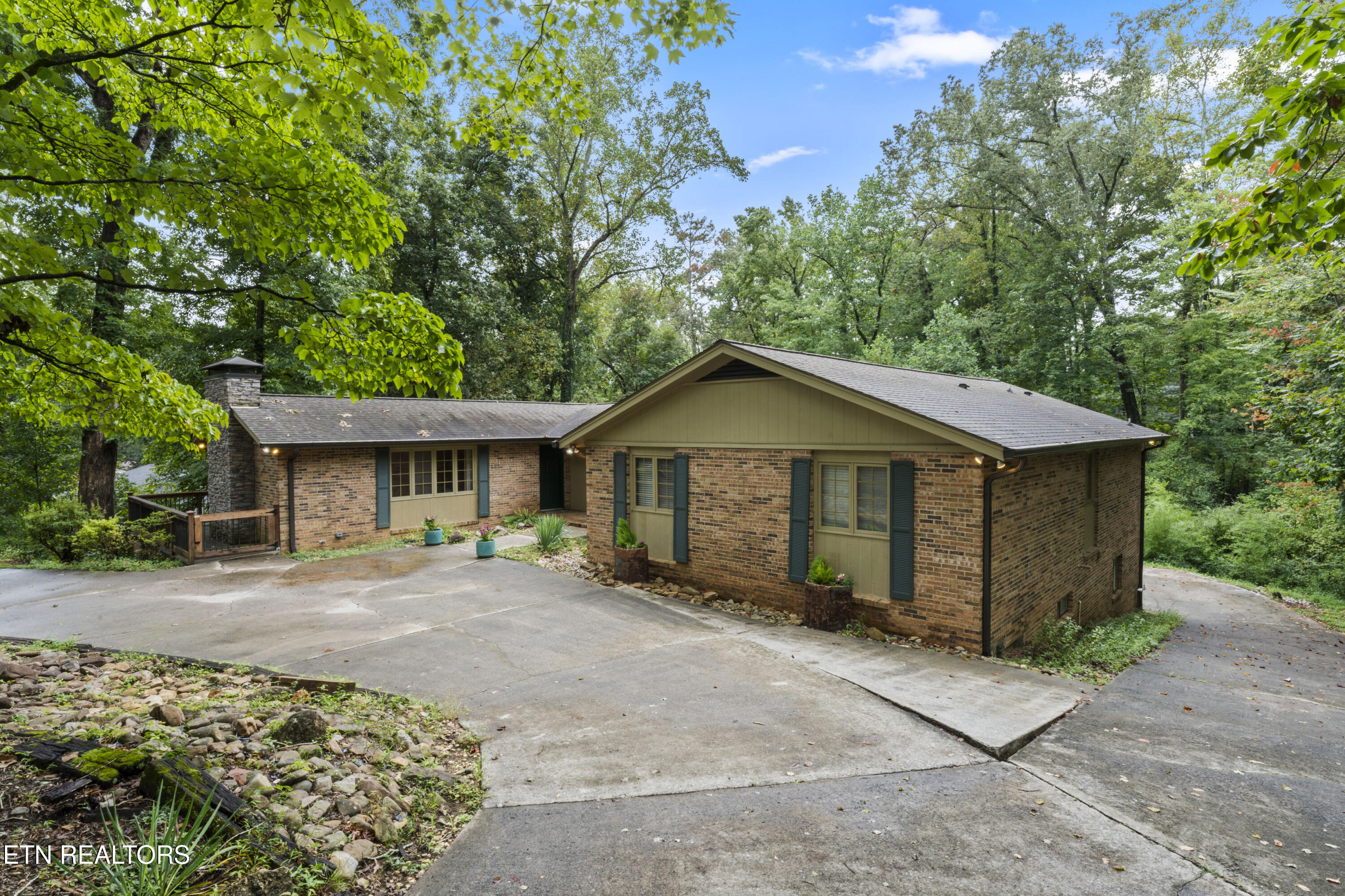109 Balsam Rd