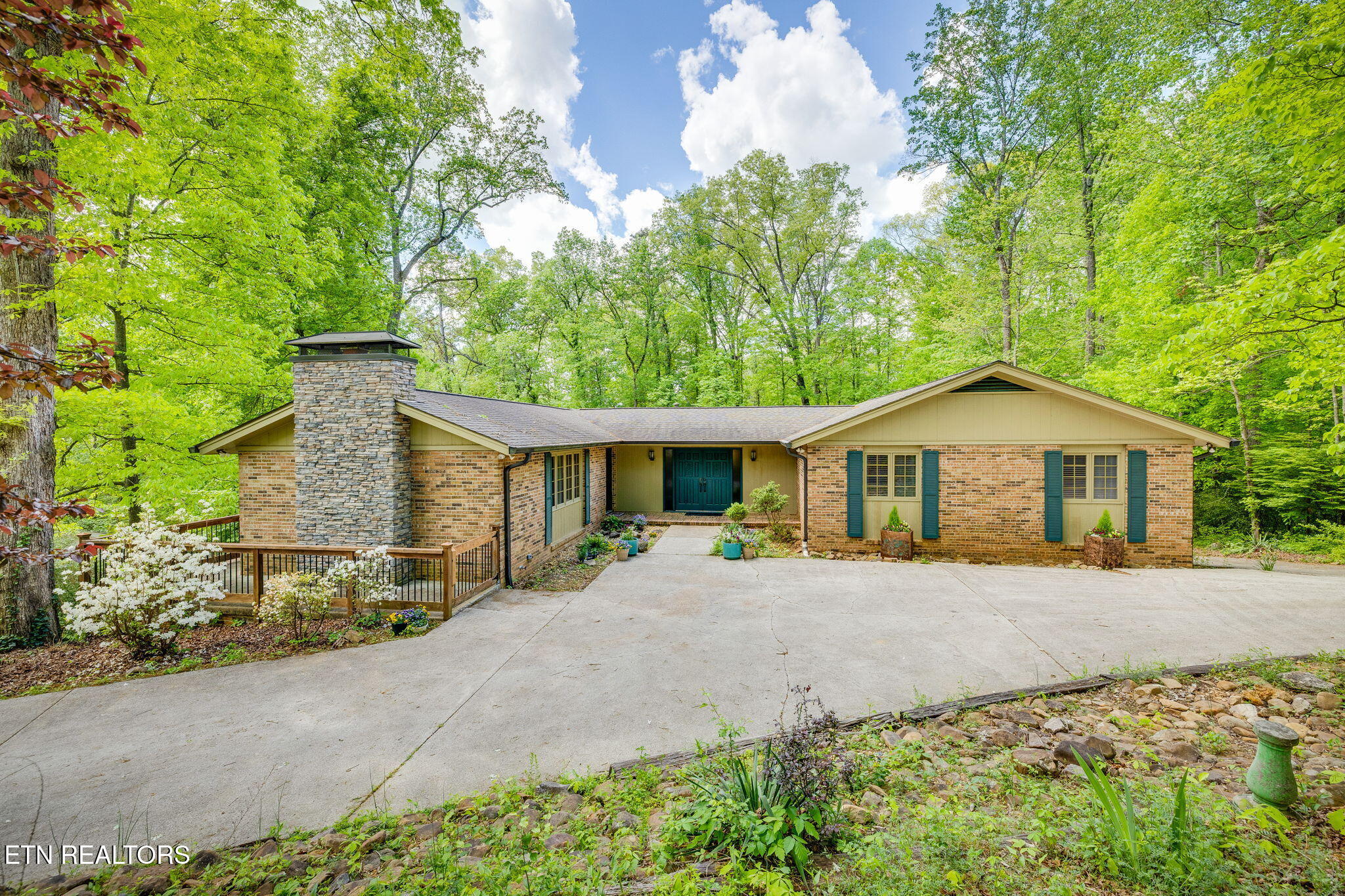 109 Balsam Rd