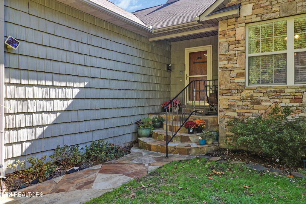 Photo of 232 Victoria Circle, Jamestown, TN 38556 (MLS # 1320383)