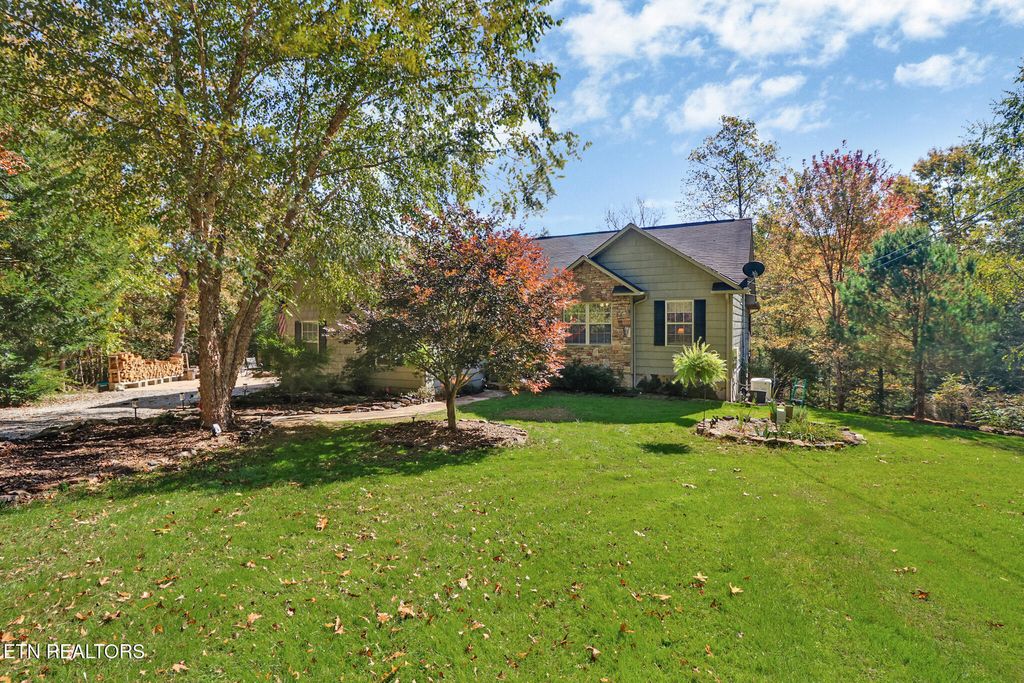 Photo of 232 Victoria Circle, Jamestown, TN 38556 (MLS # 1320383)