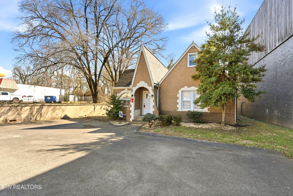 Photo of 3820 Sutherland Ave, Knoxville, TN 37919 (MLS # 1339722)