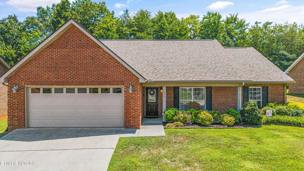 Photo of 1026 Saint Johns Drive, Maryville, TN 37801 (MLS # 1328185)